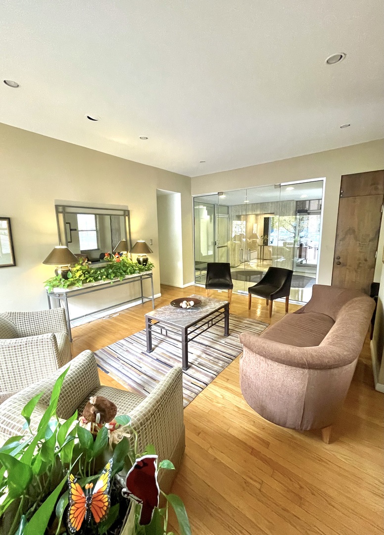 5000 S Cornell Avenue Unit: 19C