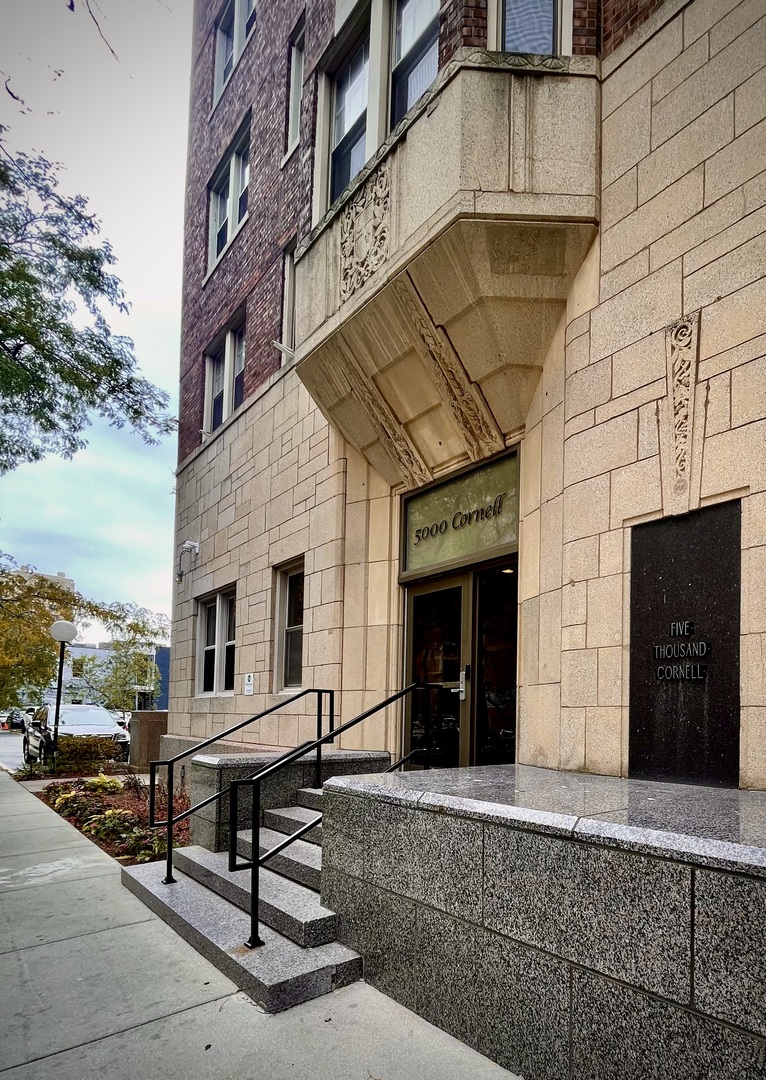 5000 S Cornell Avenue Unit: 19C