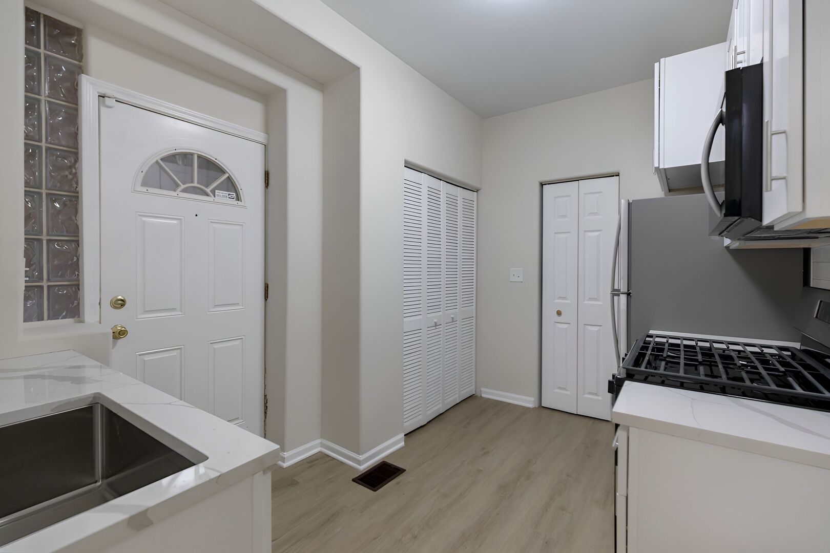 6704 S Ridgeland Avenue Unit: 1D