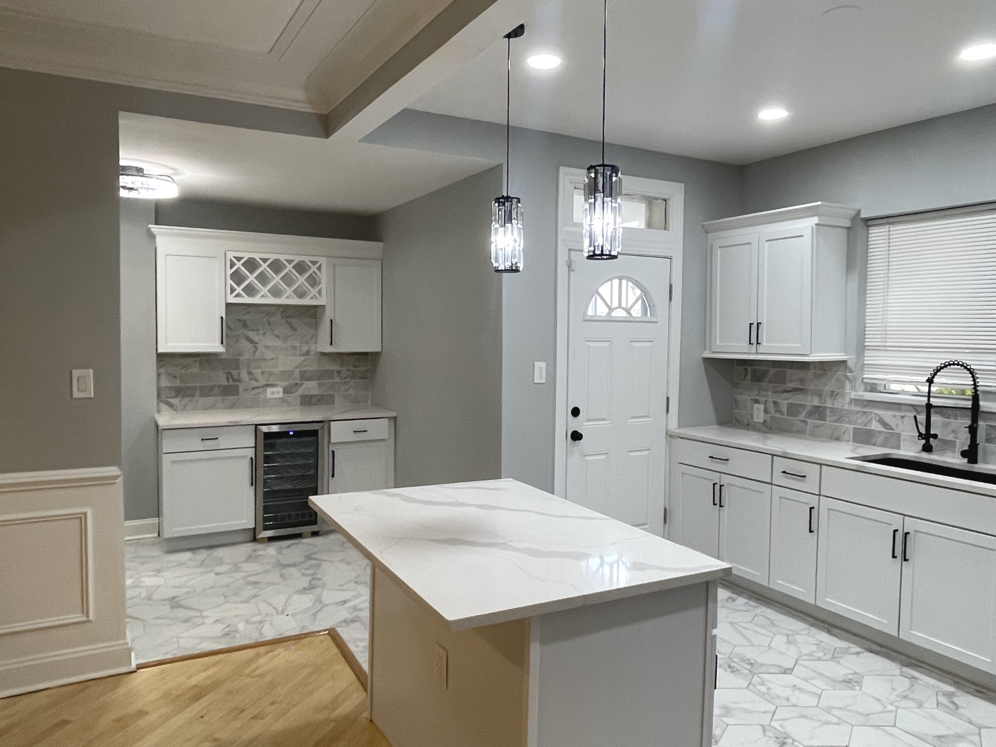 8258 S Rhodes Avenue