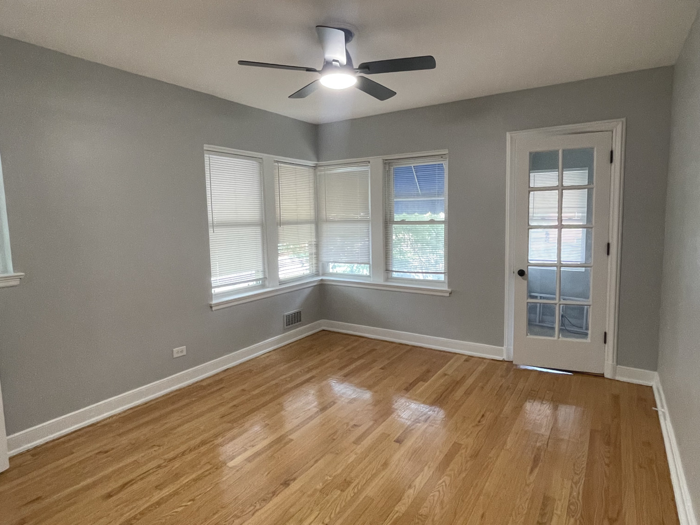 8258 S Rhodes Avenue