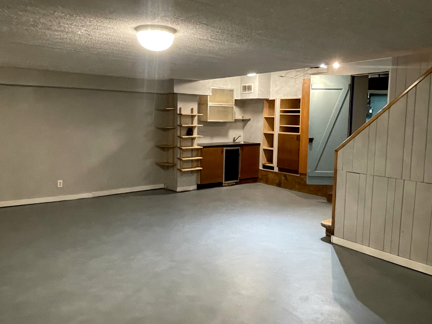 8258 S Rhodes Avenue