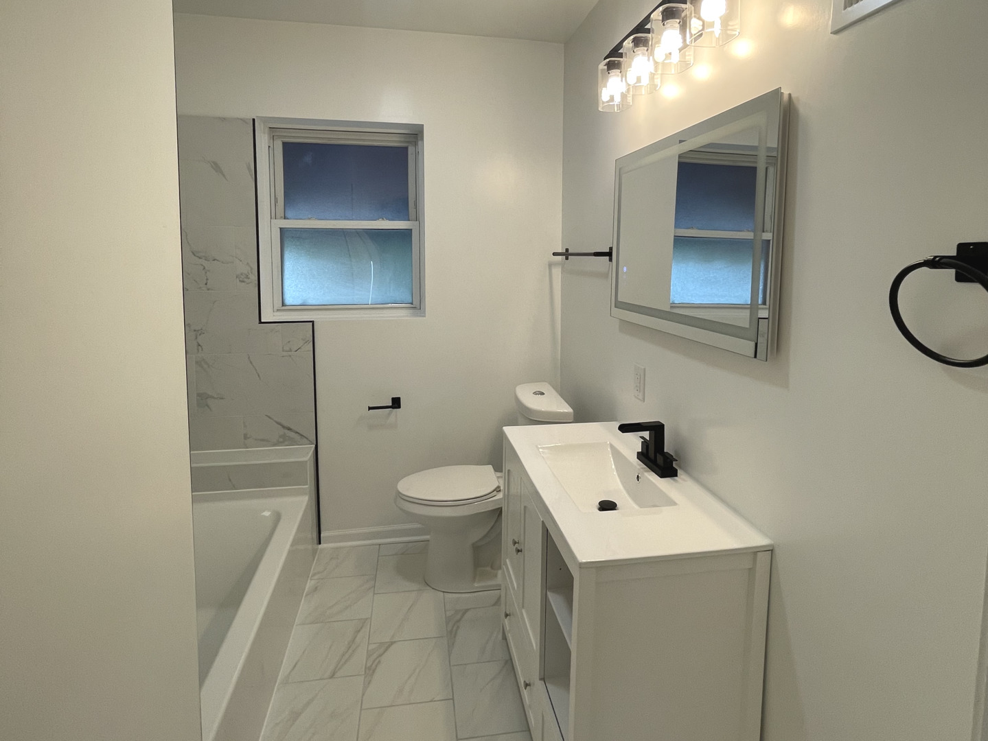 8258 S Rhodes Avenue