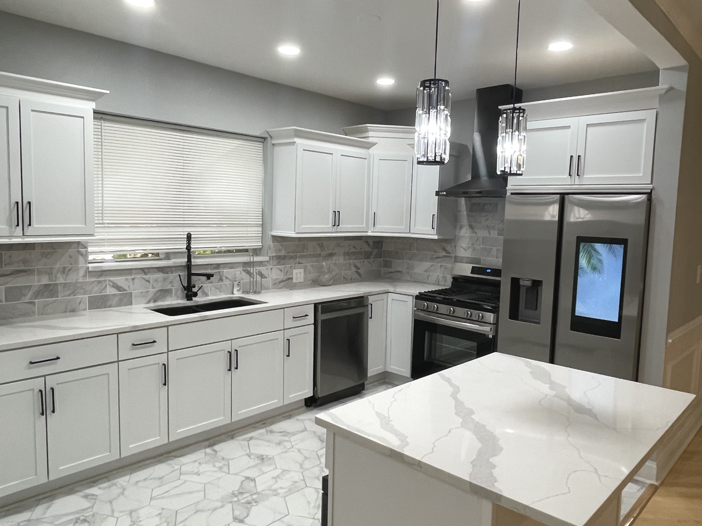 8258 S Rhodes Avenue