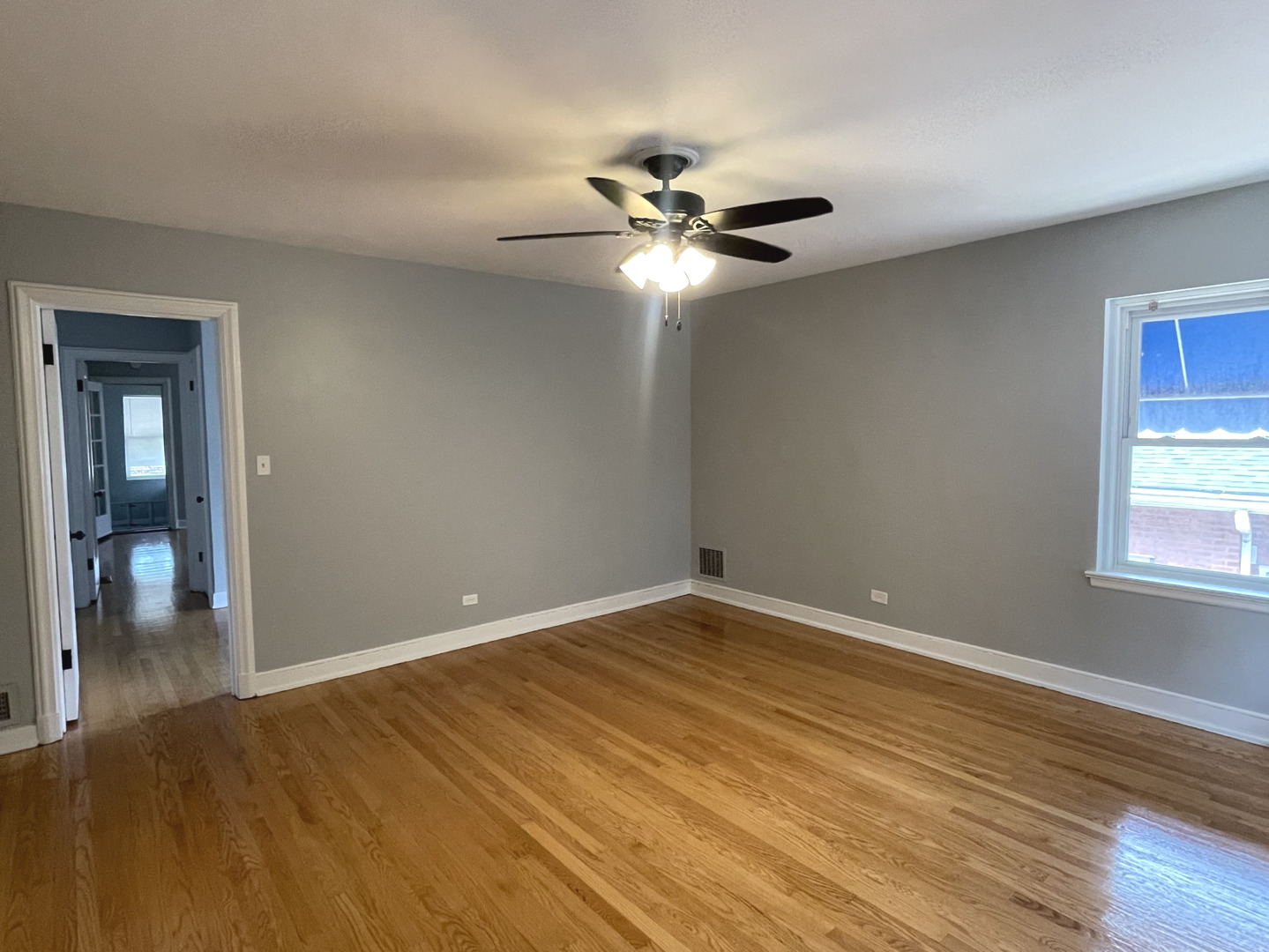 8258 S Rhodes Avenue