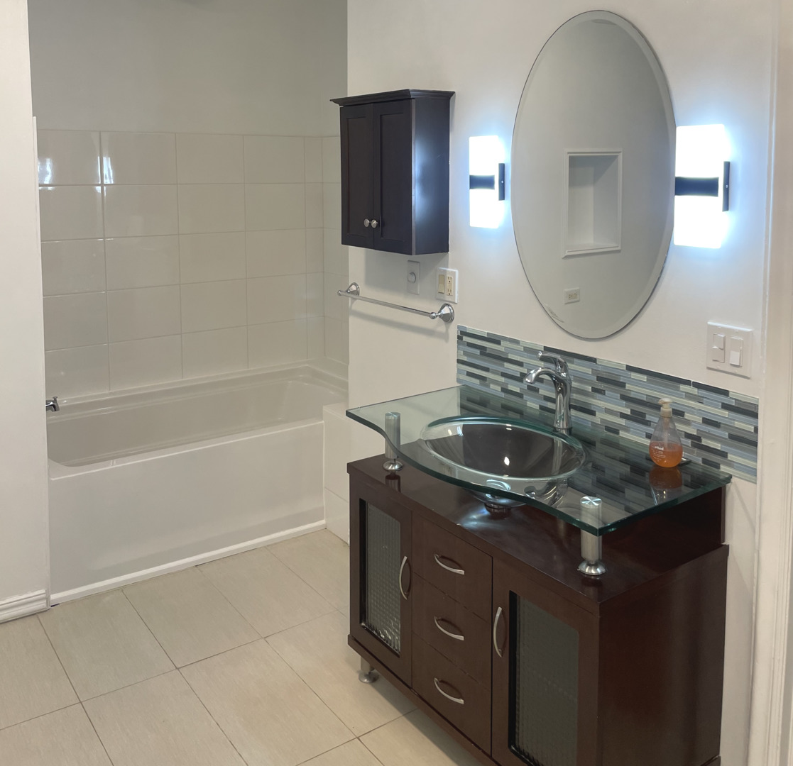 8258 S Rhodes Avenue