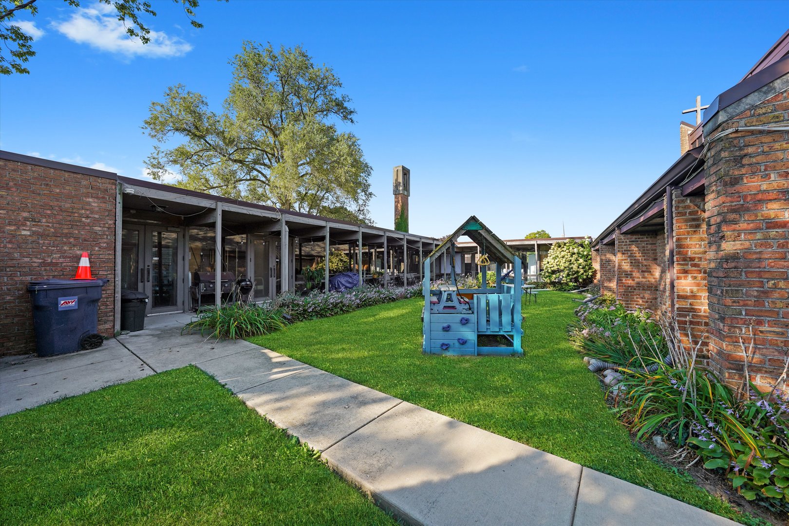 925 Macarthur Drive