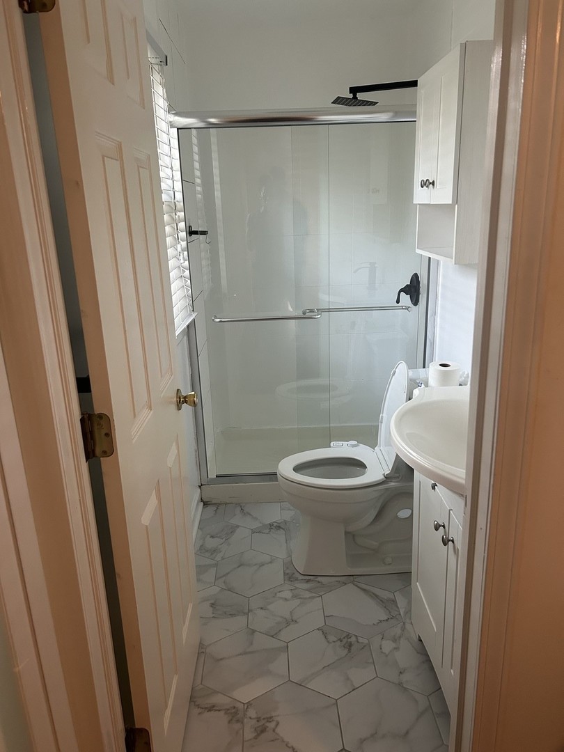 1538 W Chase Avenue Unit: 2S