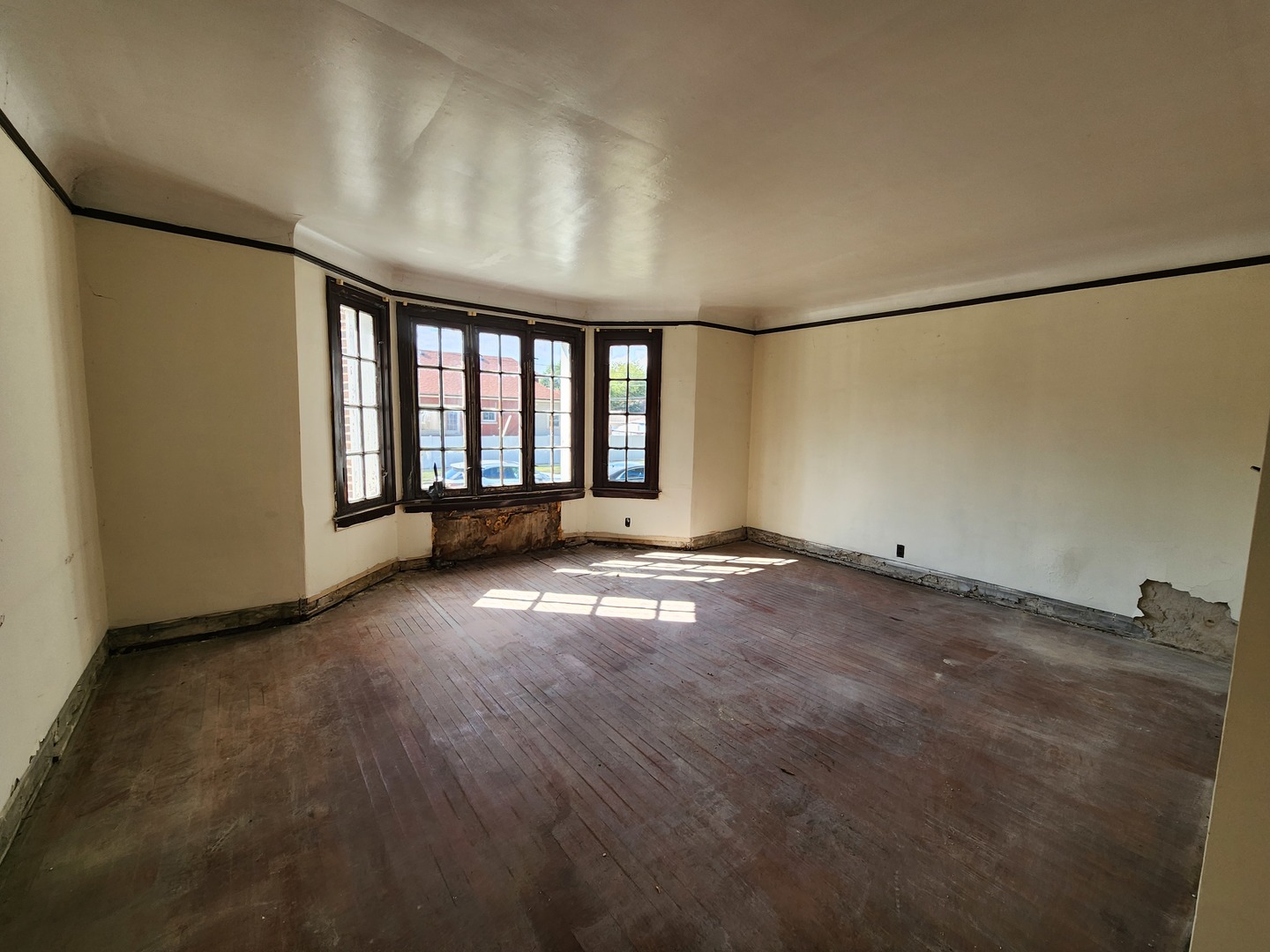 8325 S Cregier Avenue