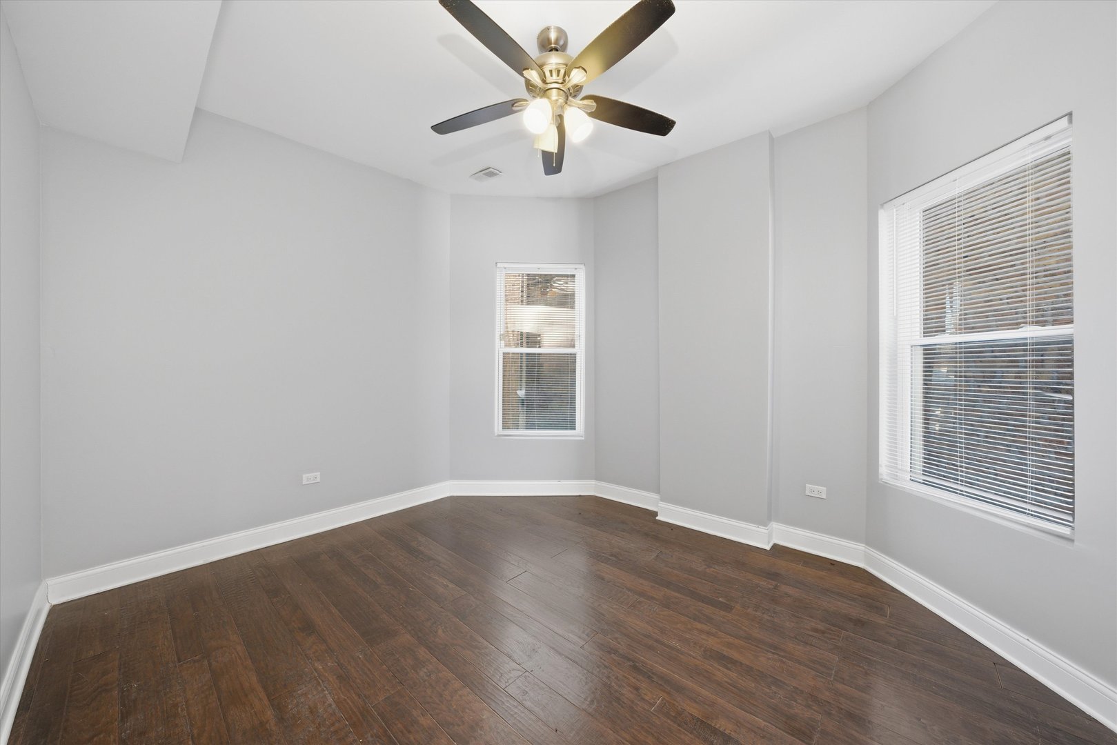 7415 S Langley Avenue