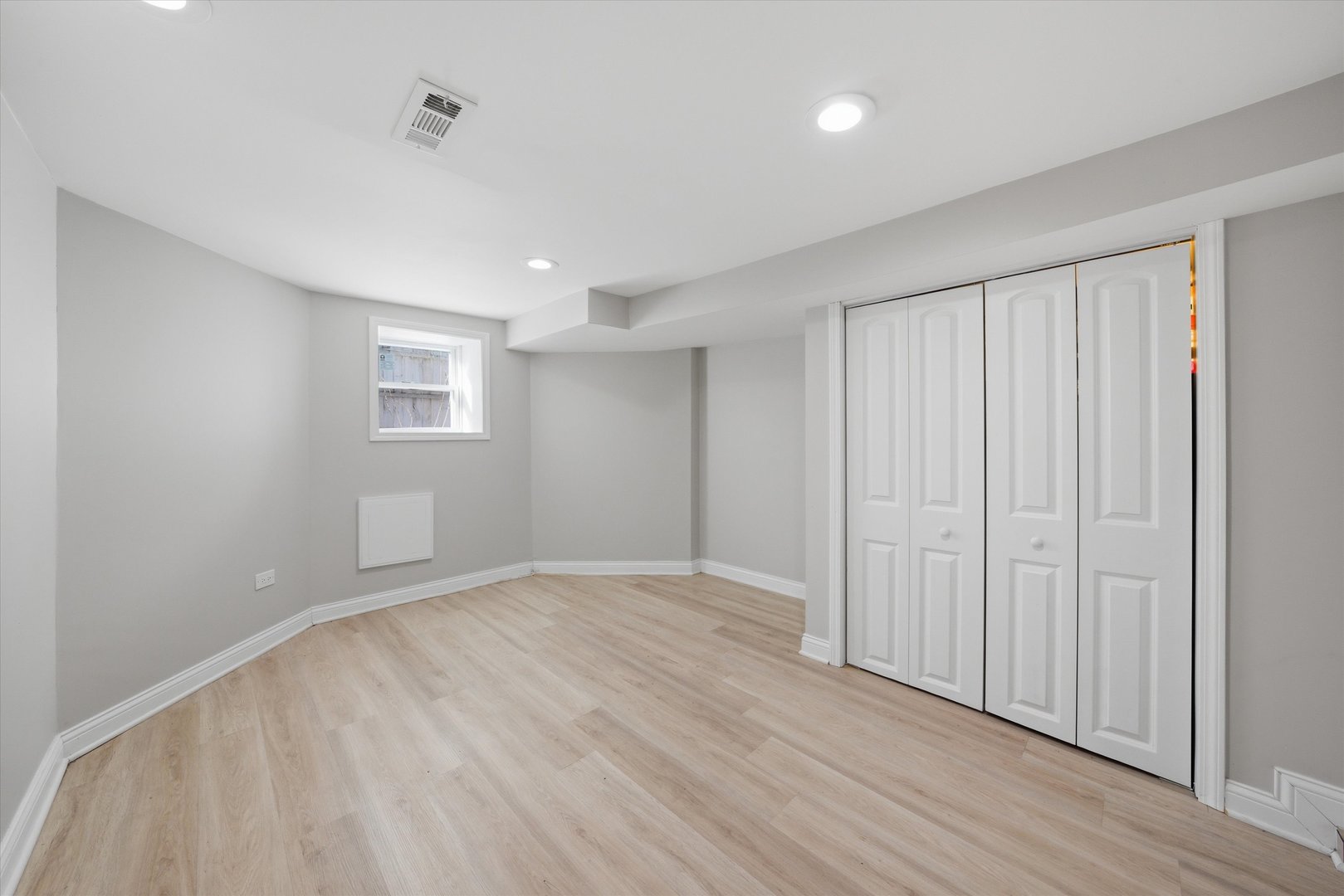 7415 S Langley Avenue