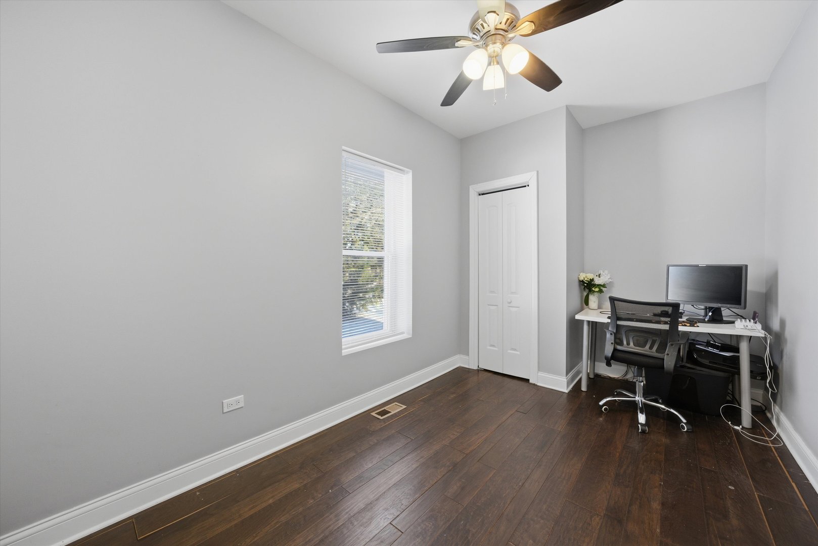 7415 S Langley Avenue