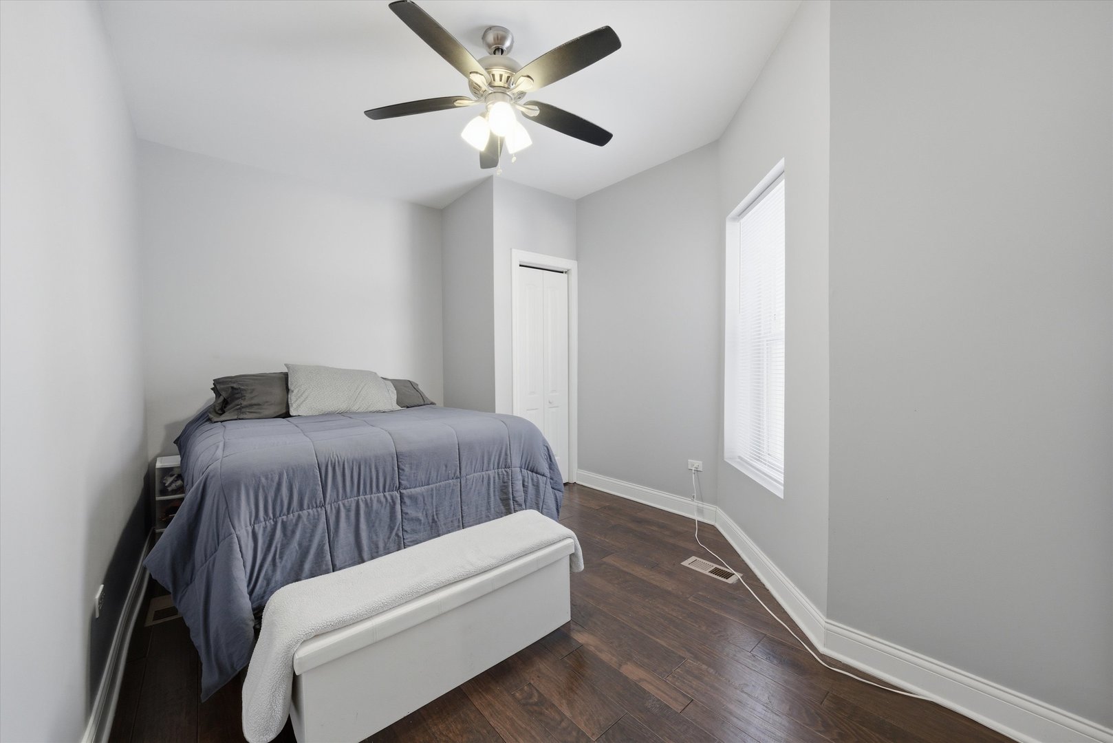 7415 S Langley Avenue