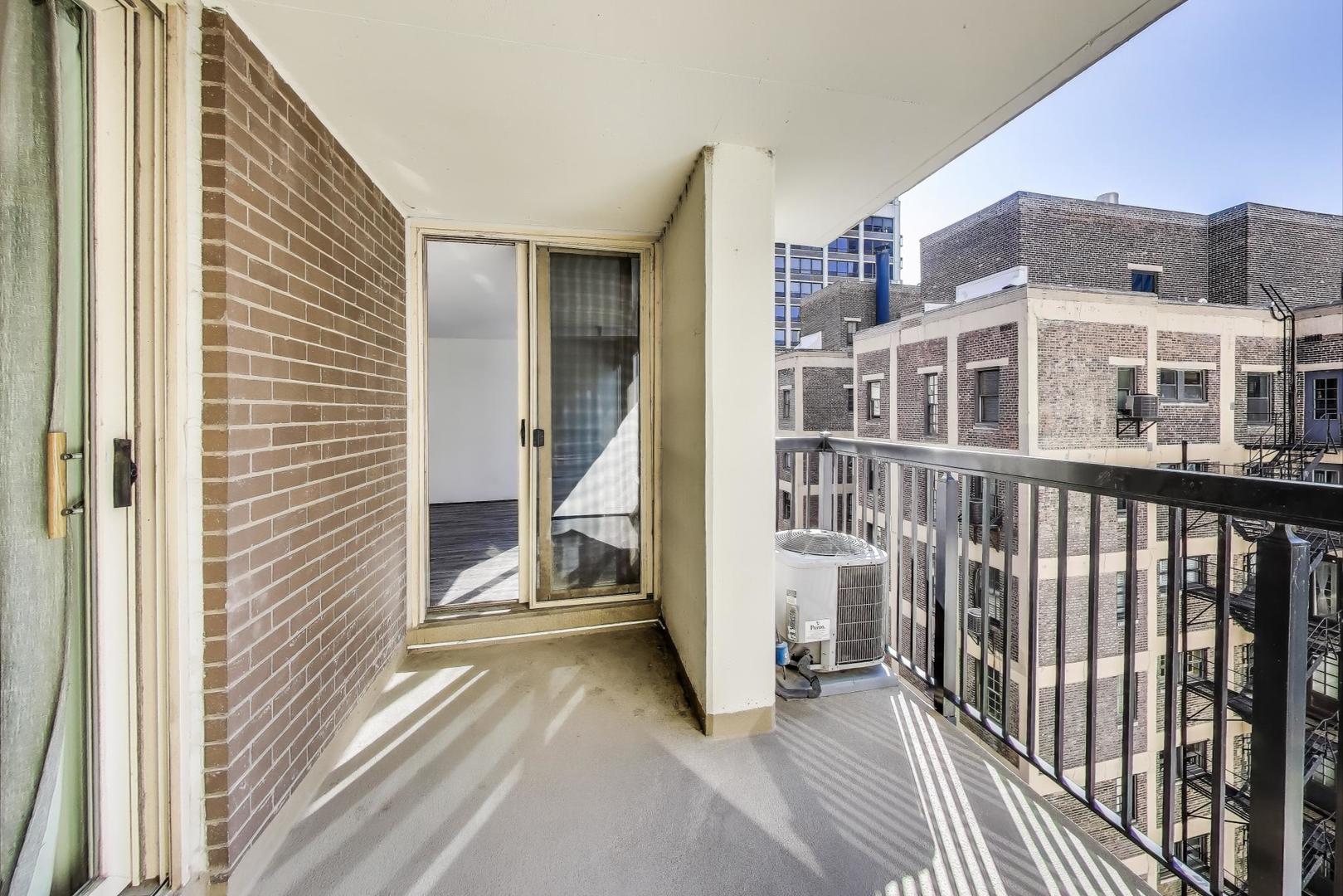 201 E Chestnut Street Unit: 19F