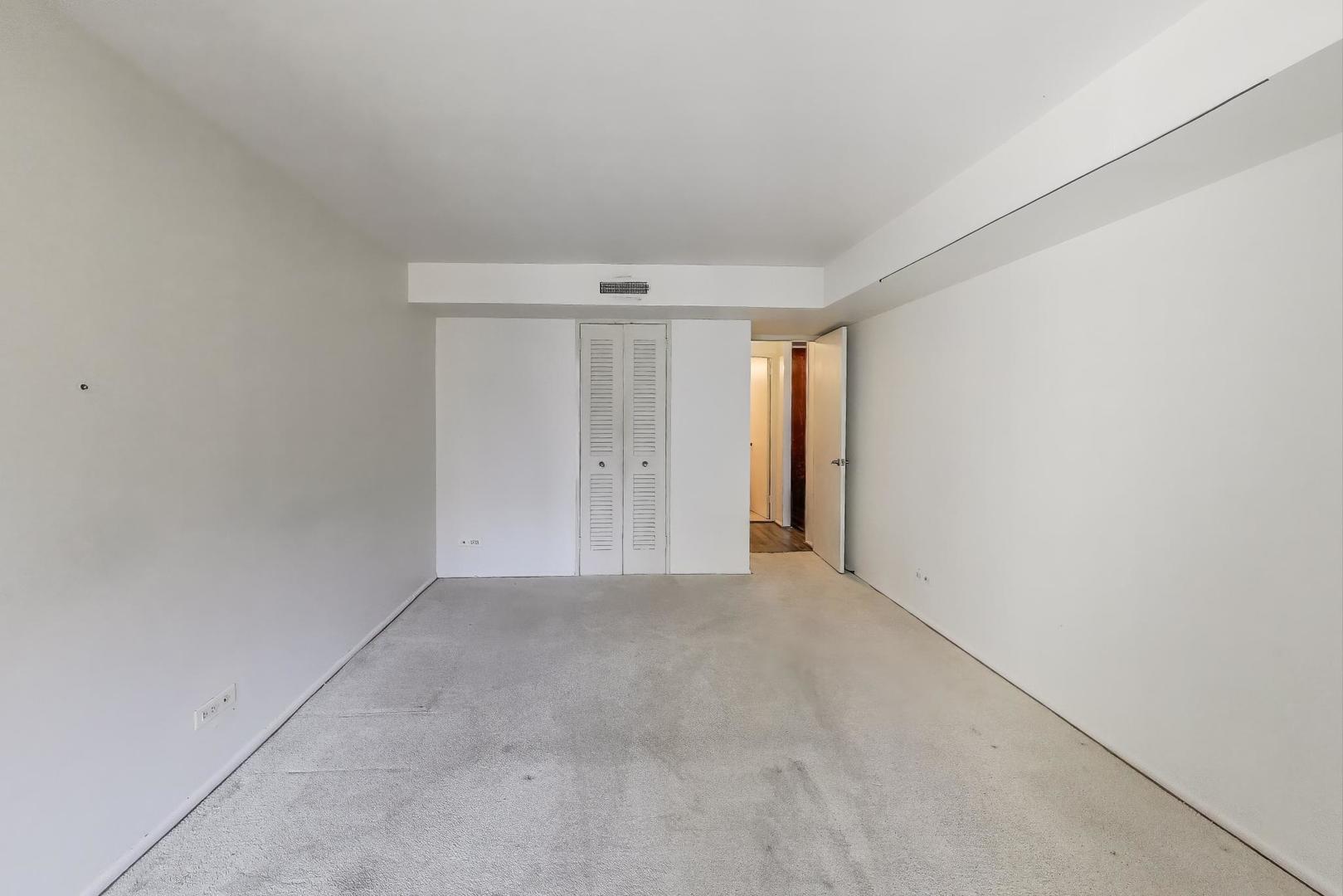 201 E Chestnut Street Unit: 19F