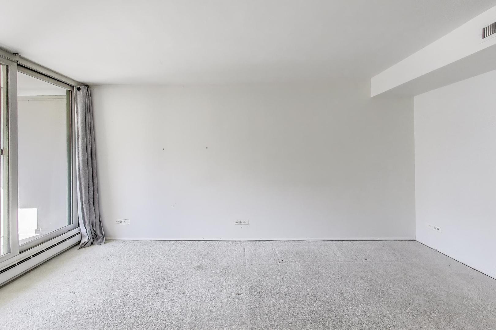 201 E Chestnut Street Unit: 19F