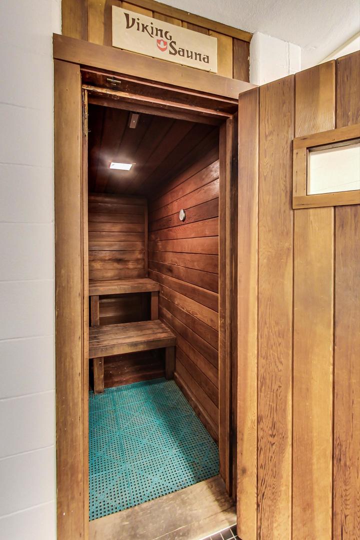 201 E Chestnut Street Unit: 19F