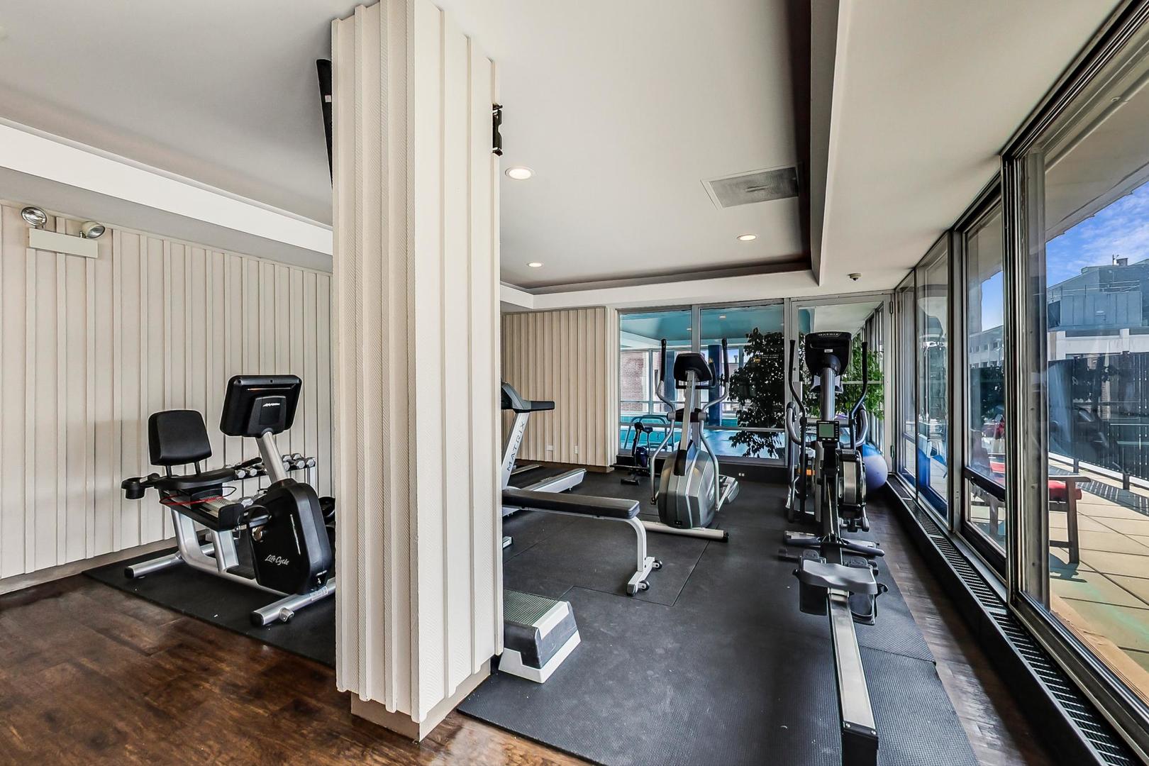 201 E Chestnut Street Unit: 19F