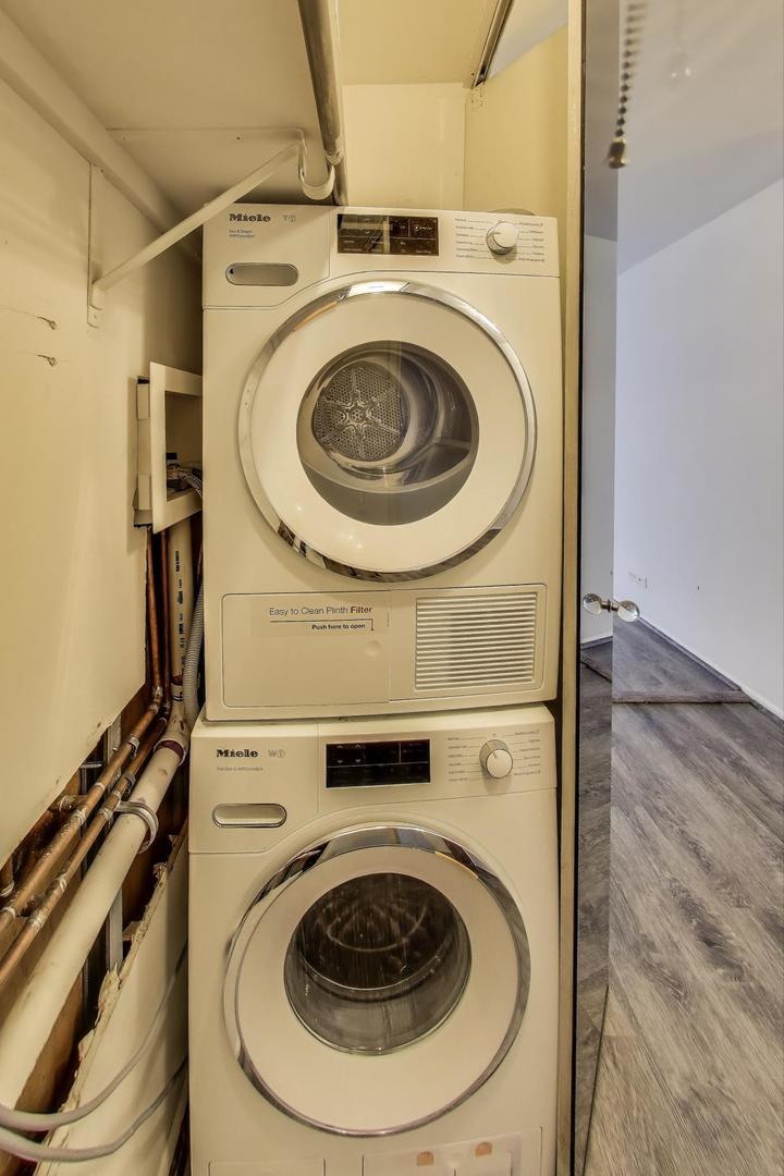 201 E Chestnut Street Unit: 19F