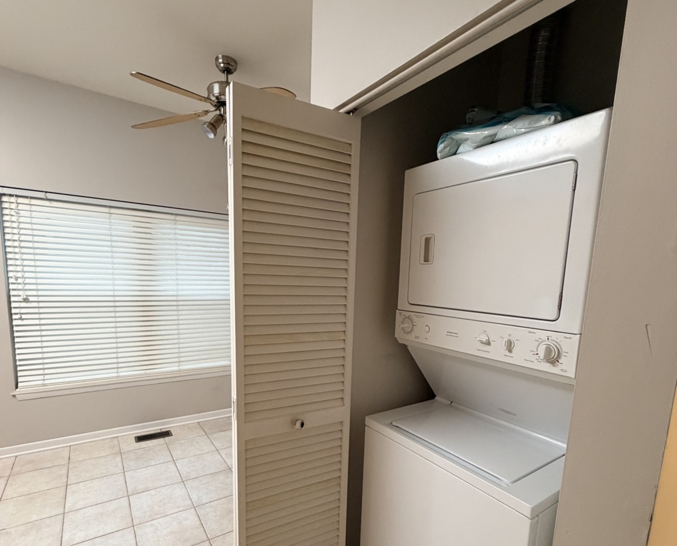 4530 S Woodlawn Avenue Unit: 1004