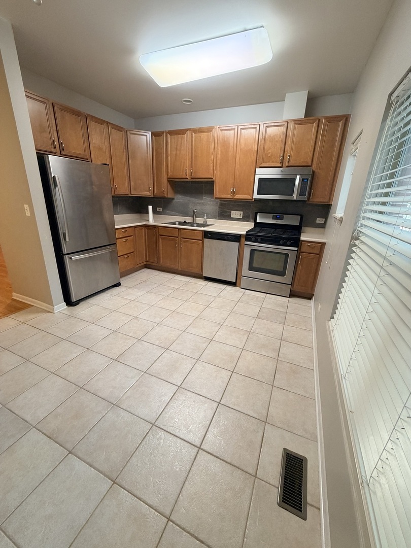 4530 S Woodlawn Avenue Unit: 1004