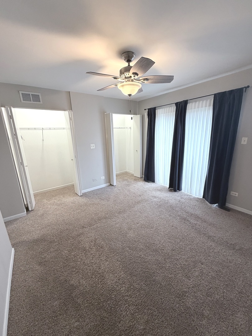 4530 S Woodlawn Avenue Unit: 1004