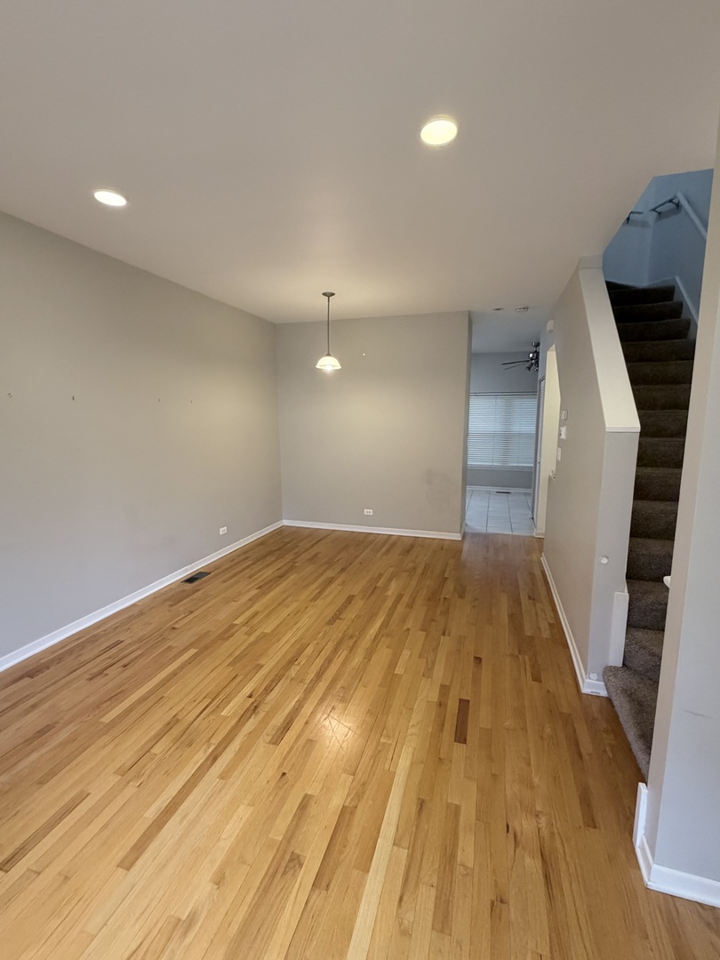 4530 S Woodlawn Avenue Unit: 1004