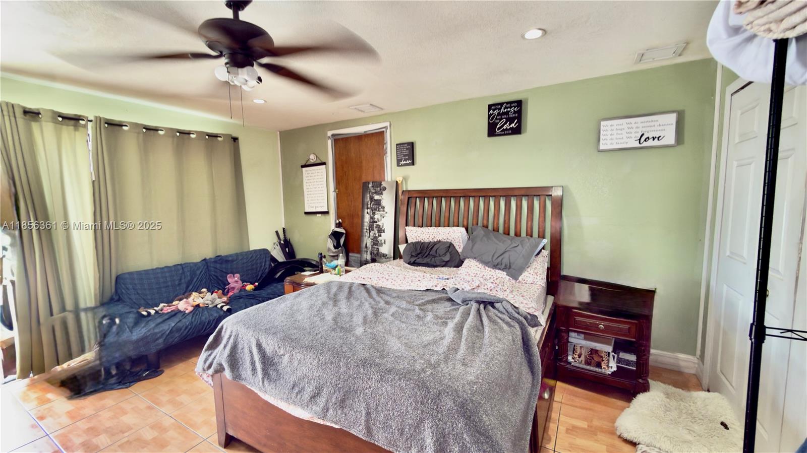 8 Maderia Dr