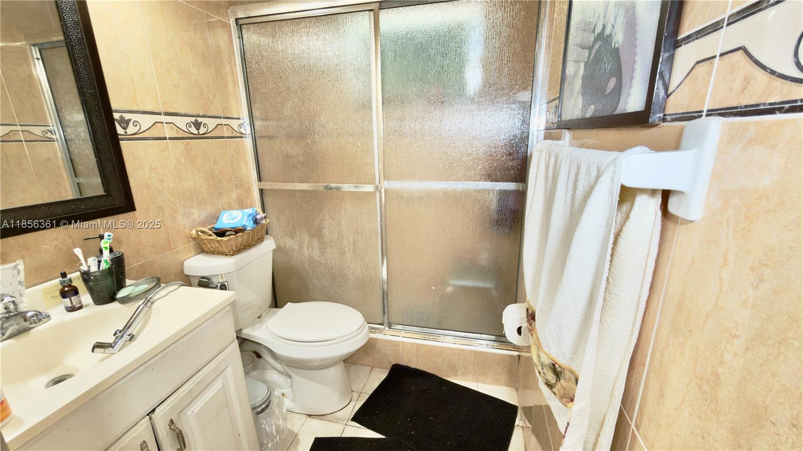 8 Maderia Dr