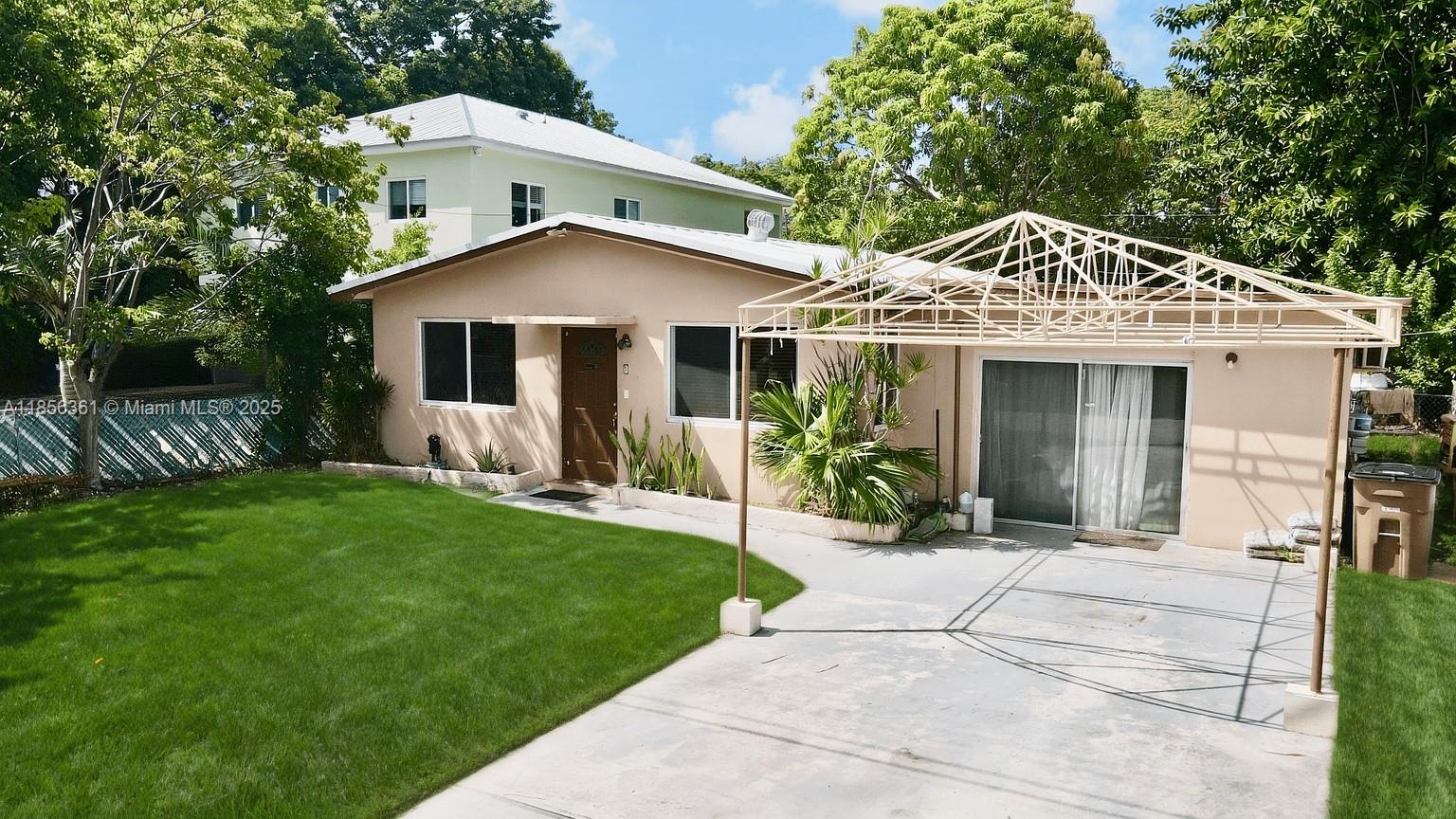 8 Maderia Dr