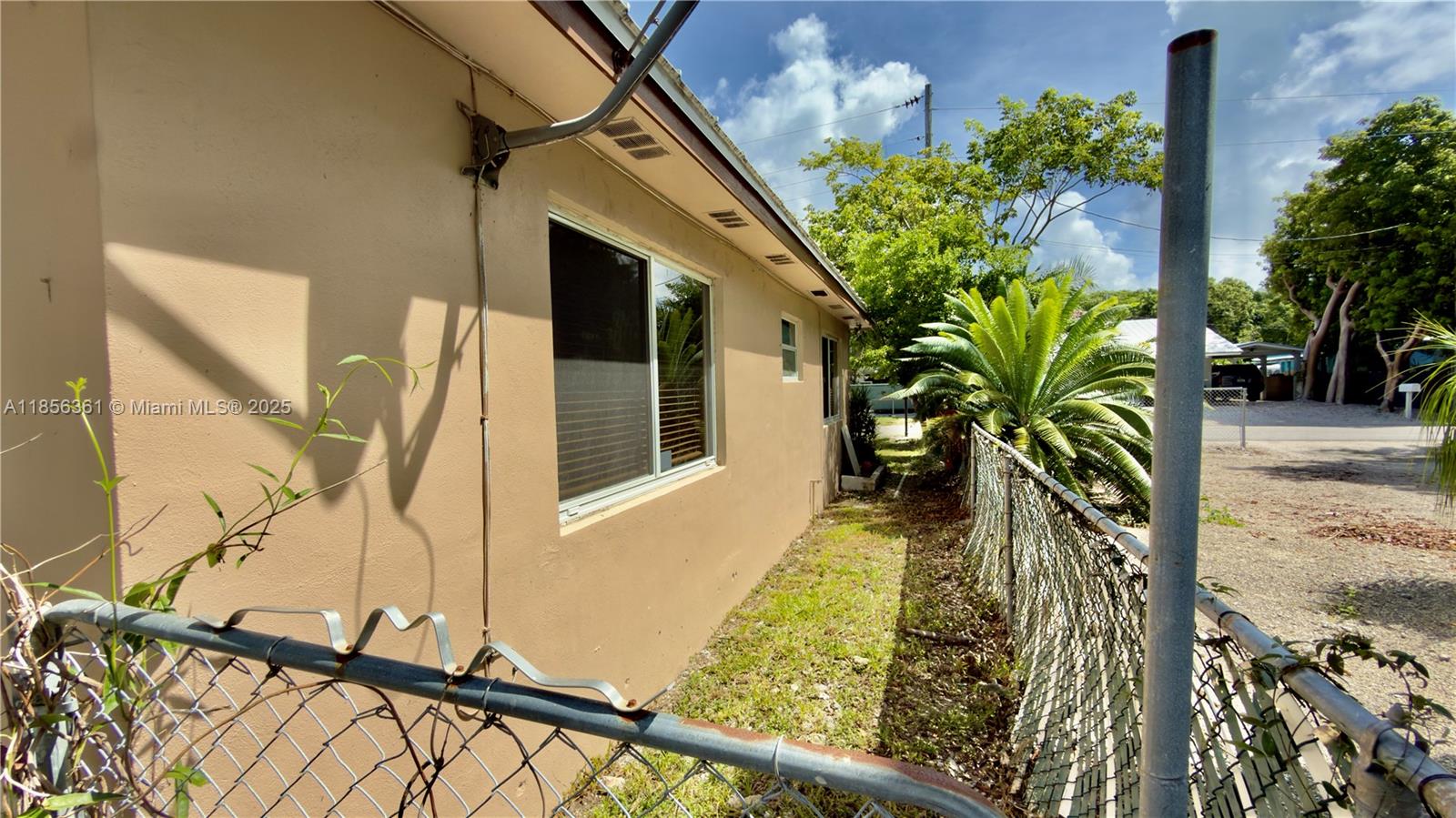 8 Maderia Dr