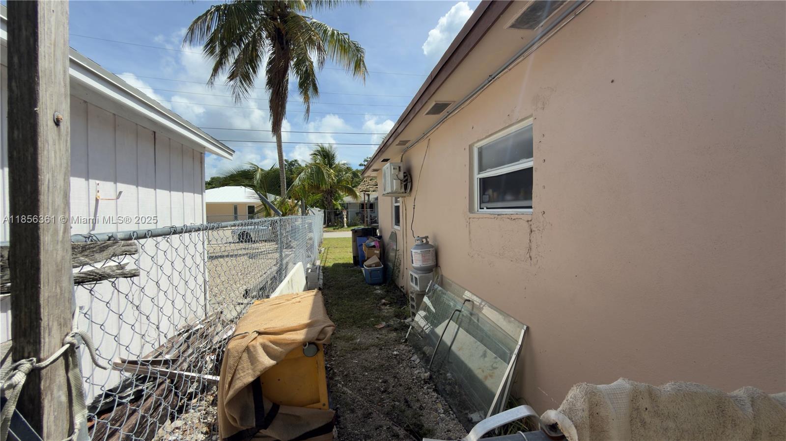 8 Maderia Dr