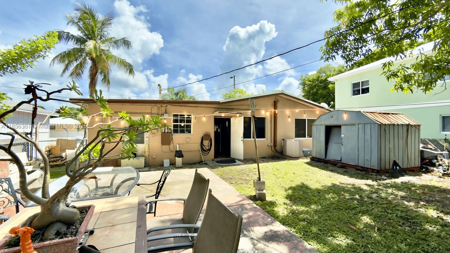 8 Maderia Dr