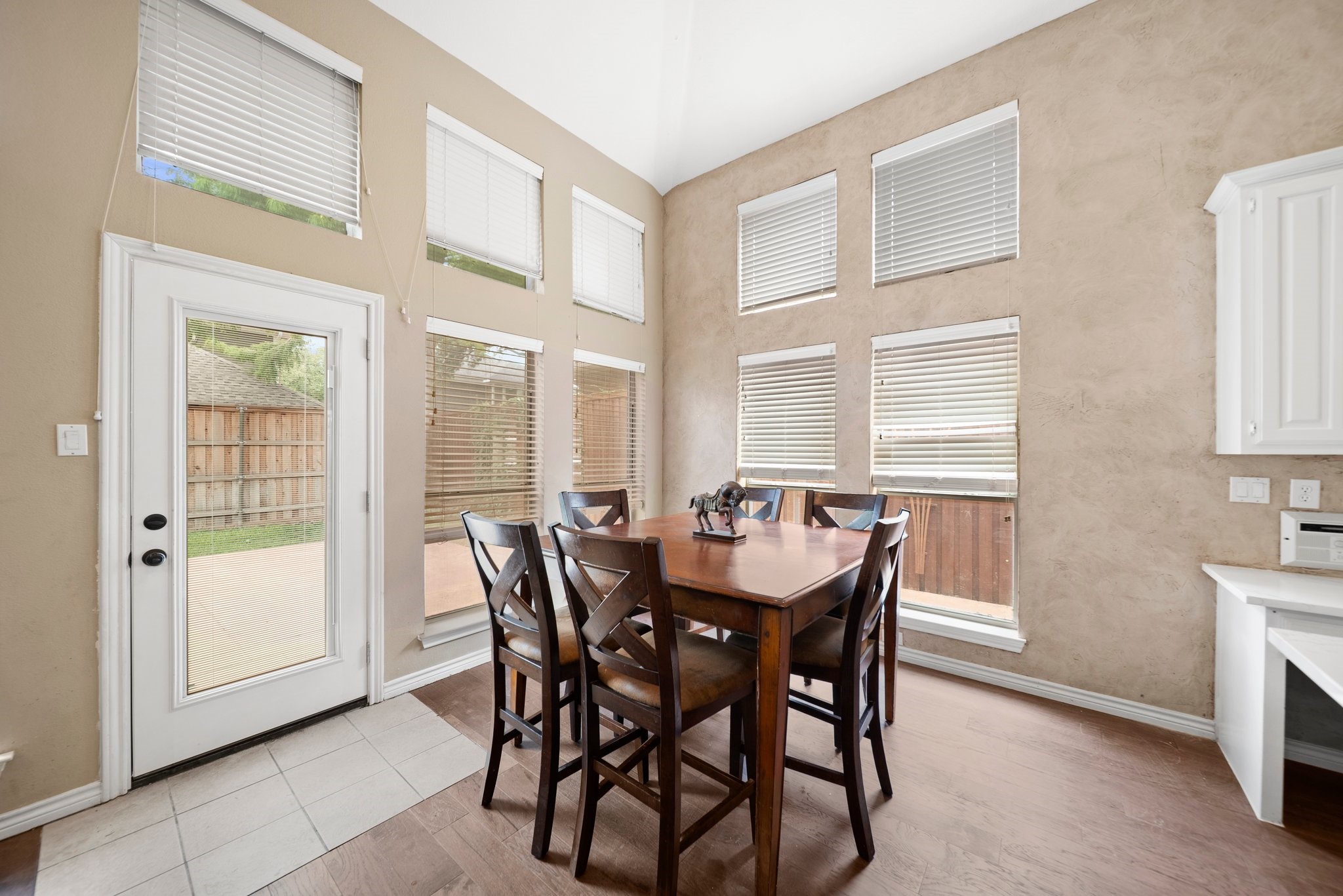 14633 Lakecrest Drive