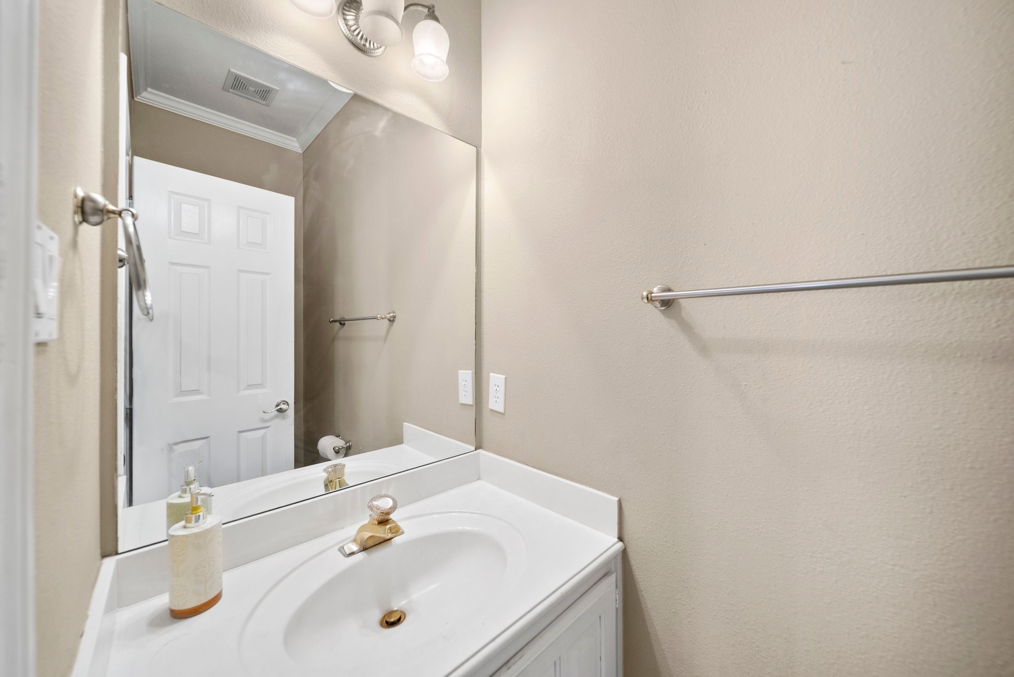 14633 Lakecrest Drive