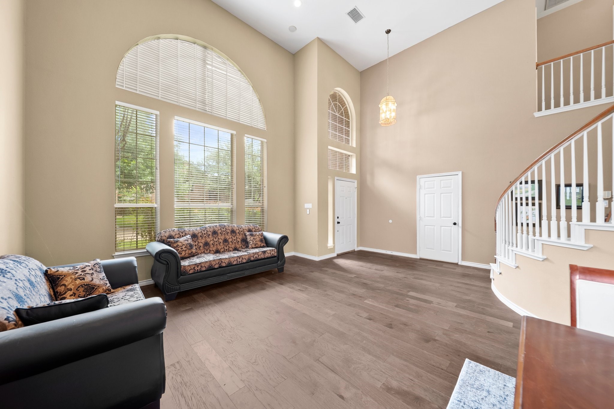 14633 Lakecrest Drive