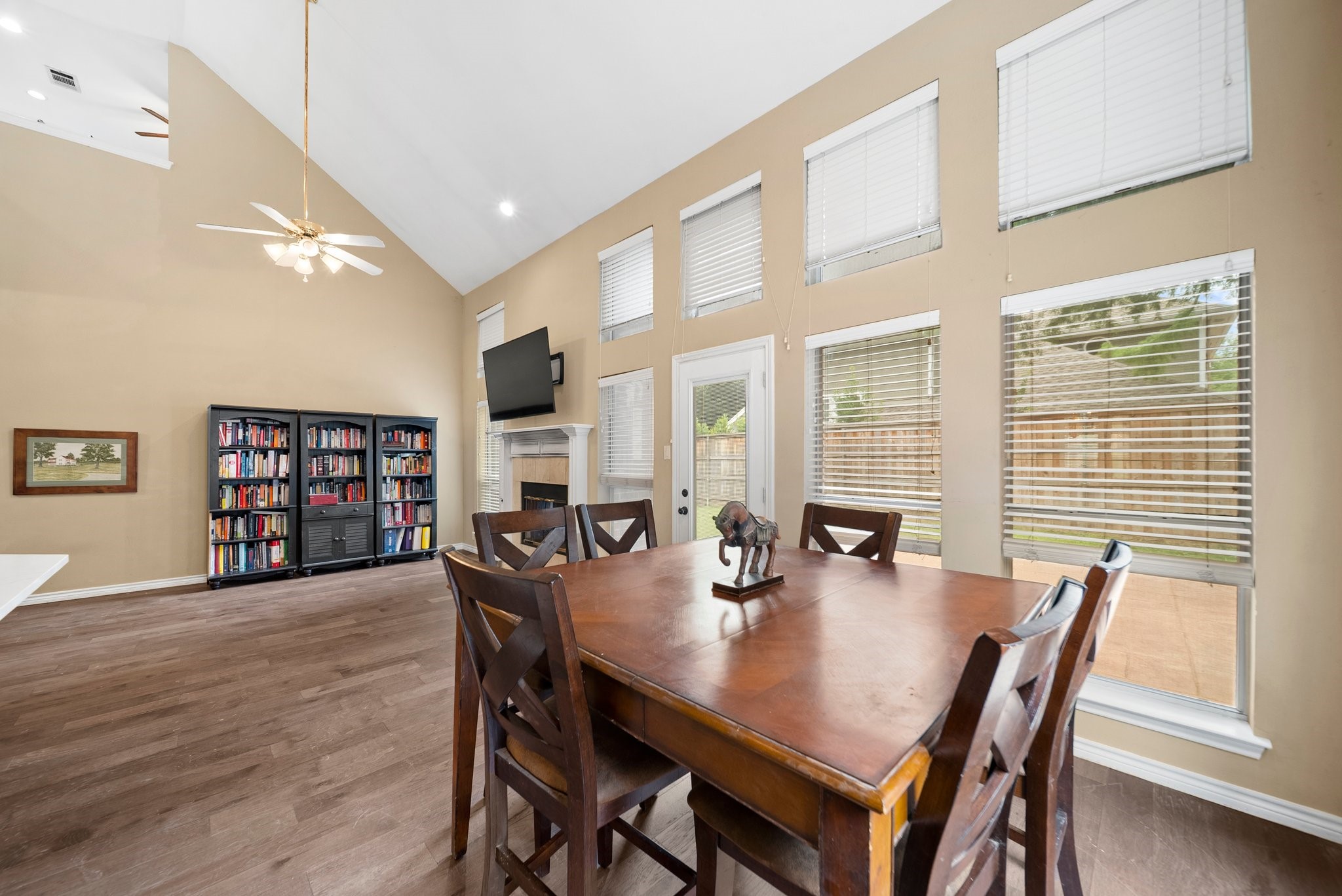 14633 Lakecrest Drive