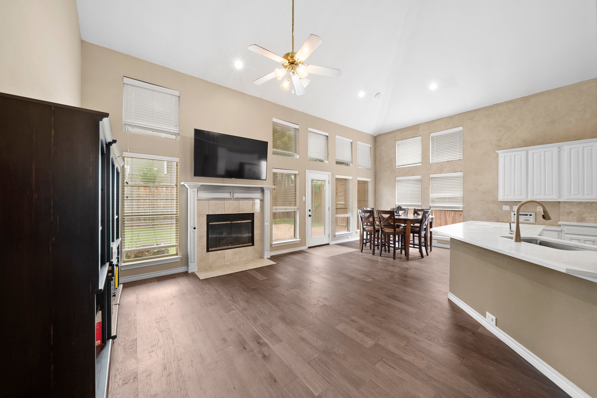 14633 Lakecrest Drive