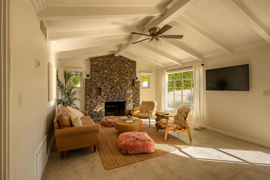 527 N N Paseo De Anza