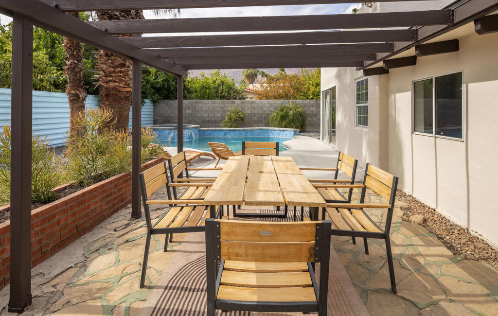 527 N N Paseo De Anza