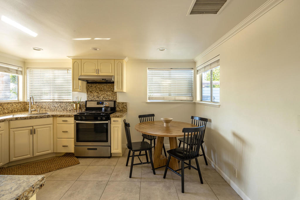 527 N N Paseo De Anza