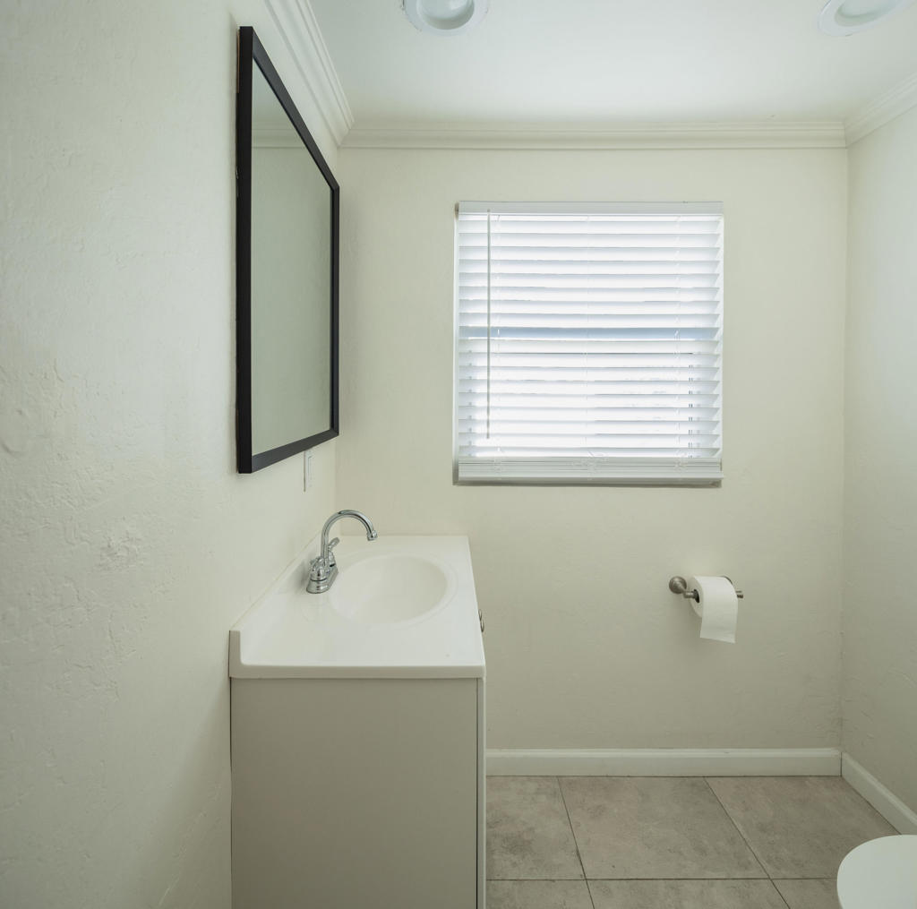 527 N N Paseo De Anza