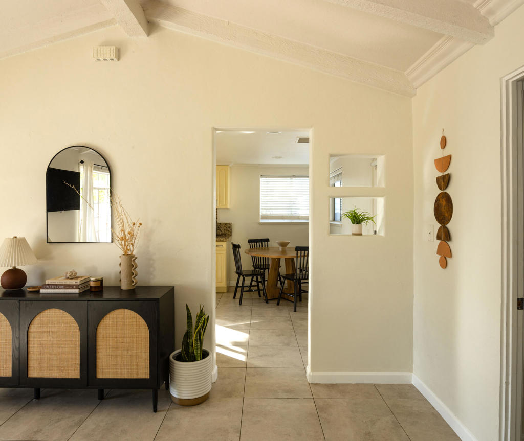 527 N N Paseo De Anza