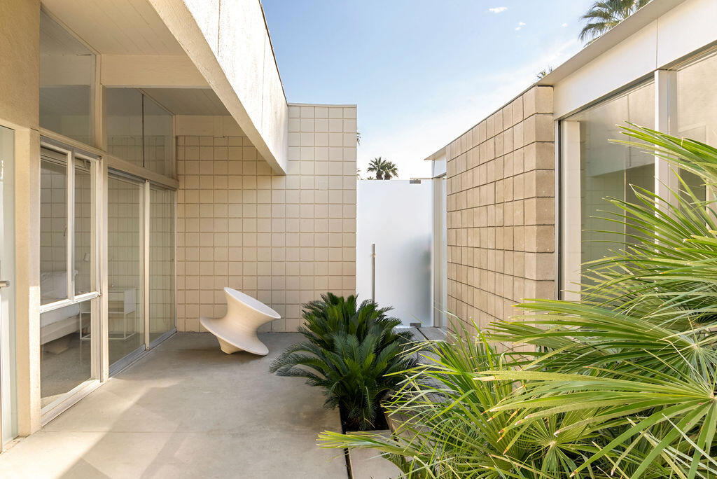 483 Sandpiper Street