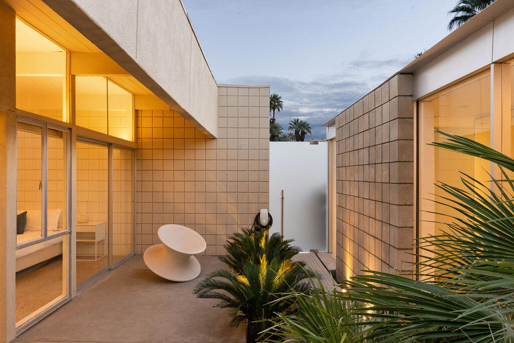 483 Sandpiper Street