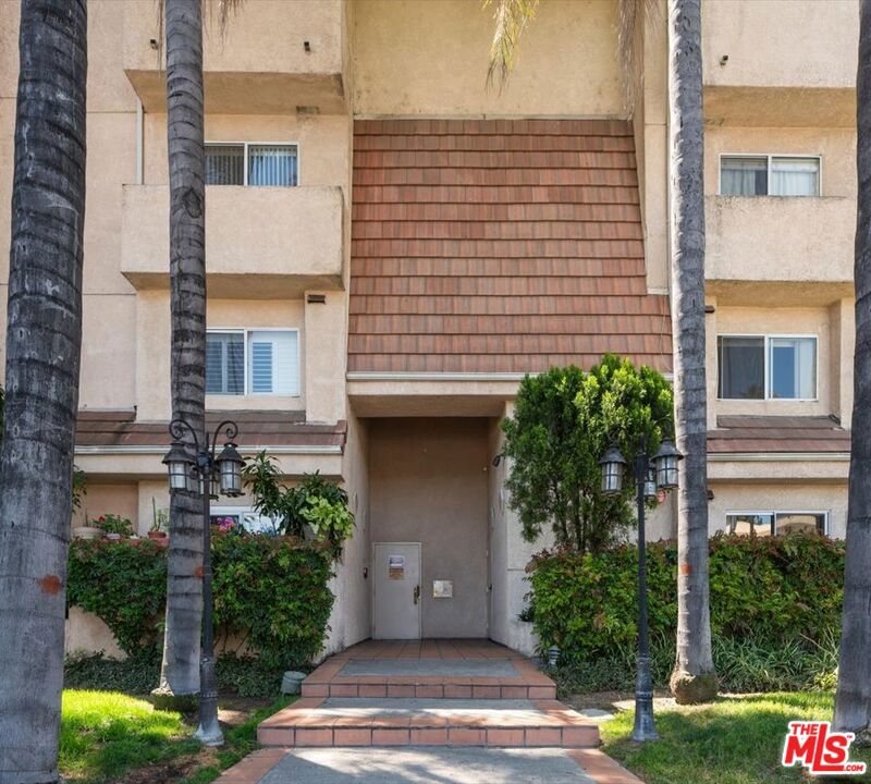 15114 Sherman Way 104