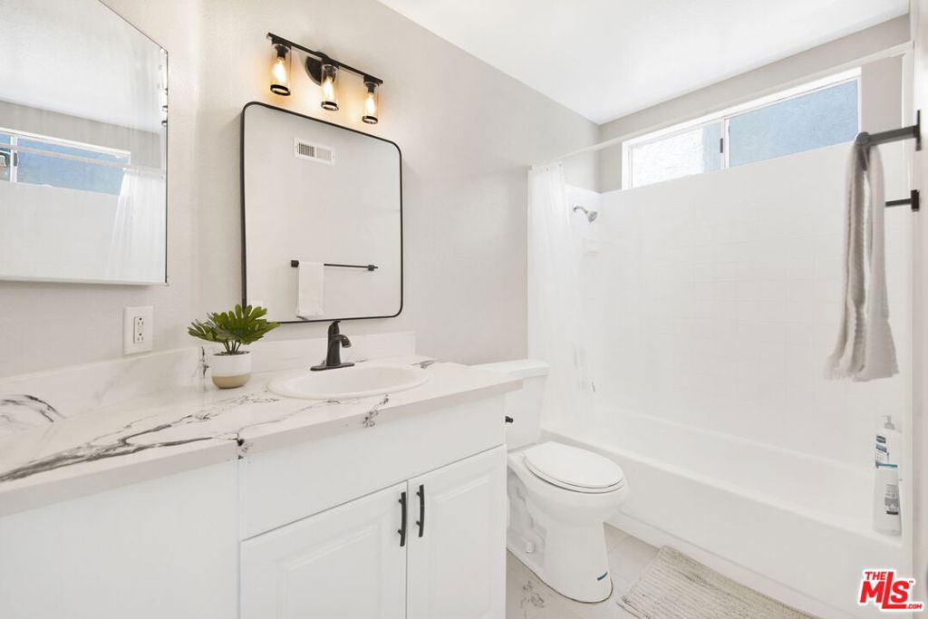 3057 Sleepy Hollow Street