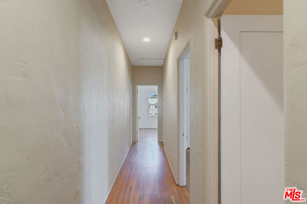 458 N Genesee Avenue