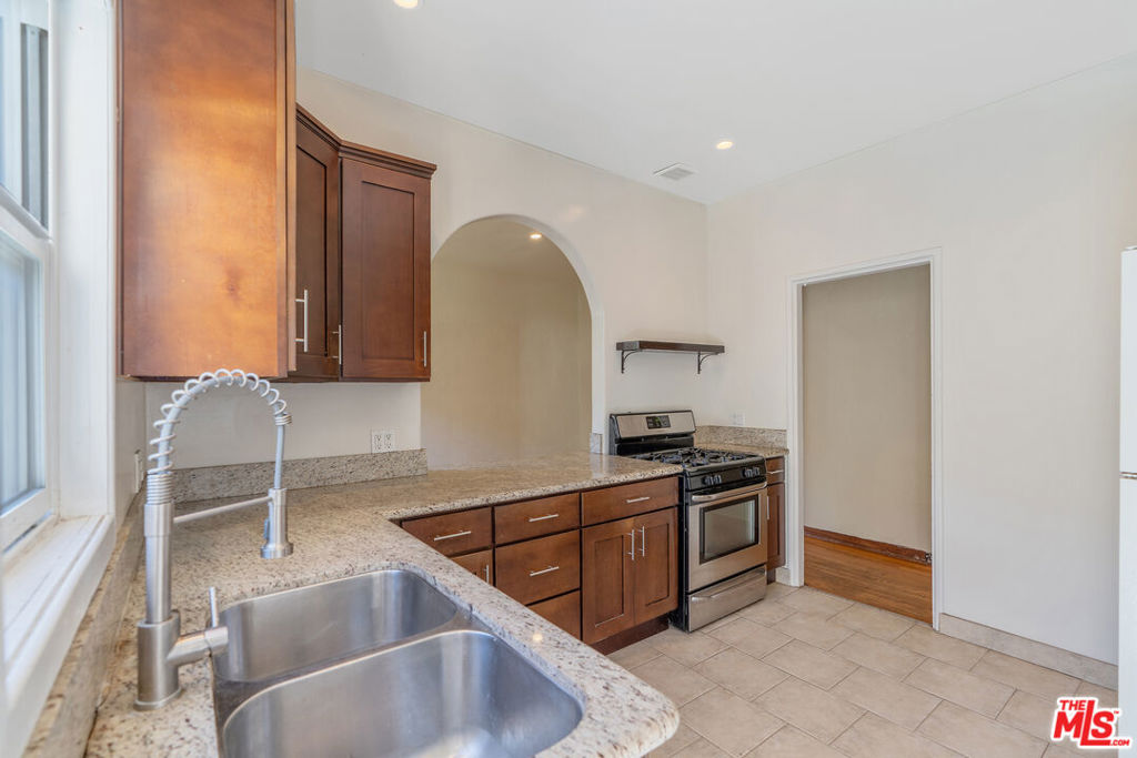 458 N Genesee Avenue