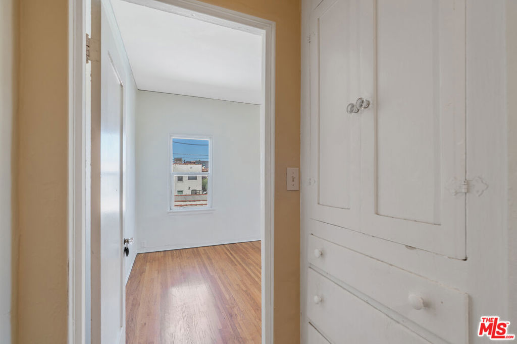 458 N Genesee Avenue